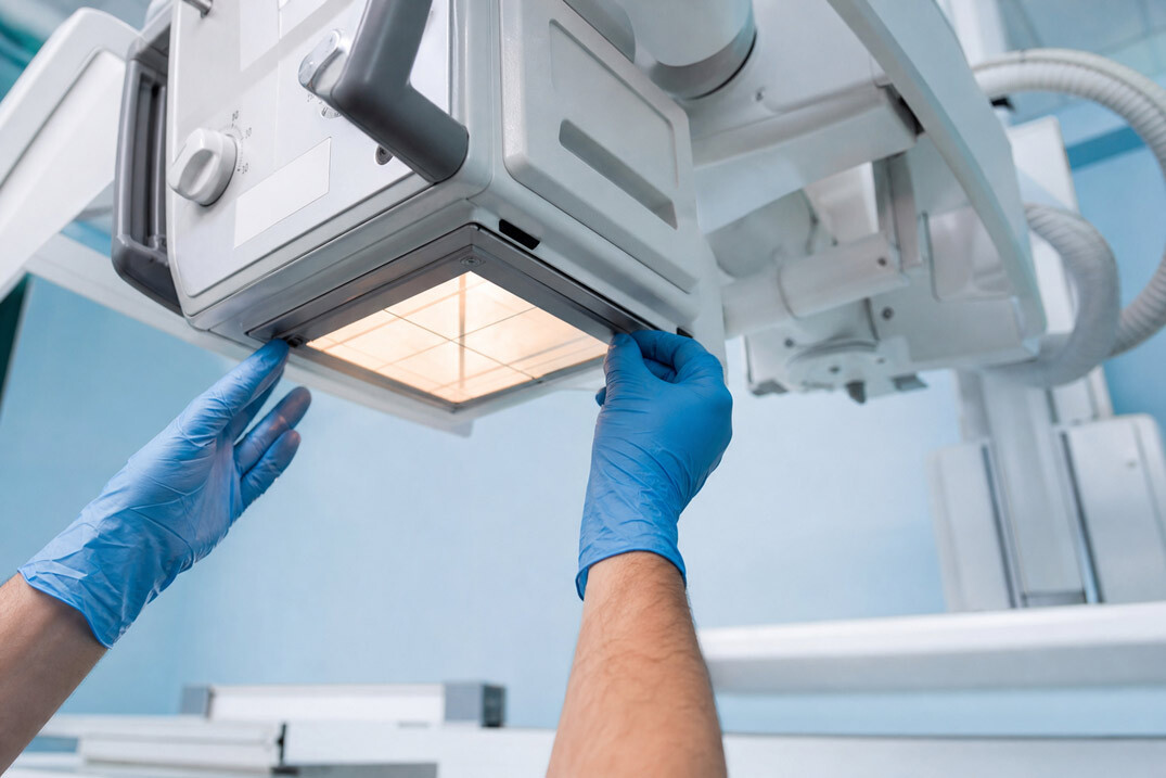 Beam-shaping components in collimators and radiography equipment must move and rotate accurately to deliver precise radiation doses.